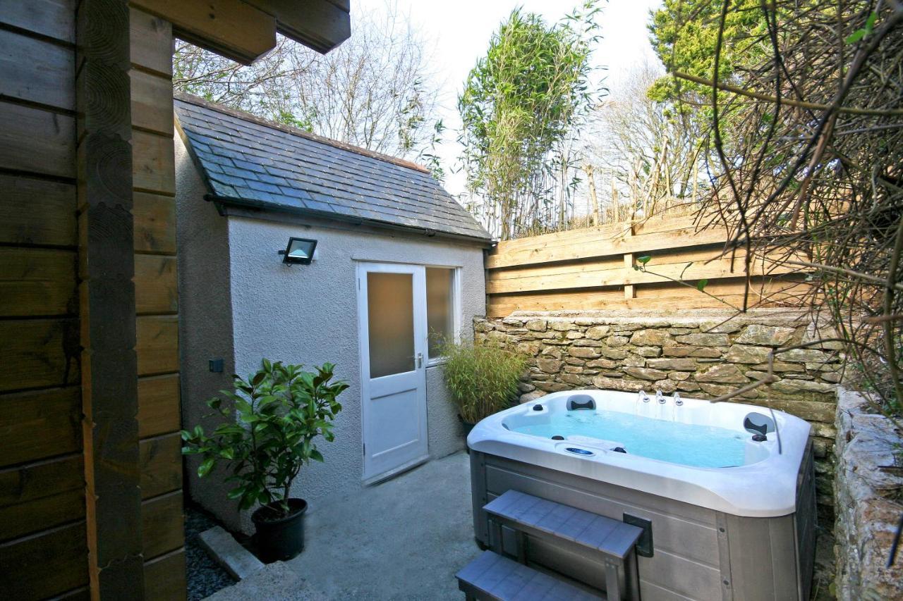 Yealm Cabin Self Catering Log Cabin In Devon With Hot Tub Plymouth Extérieur photo