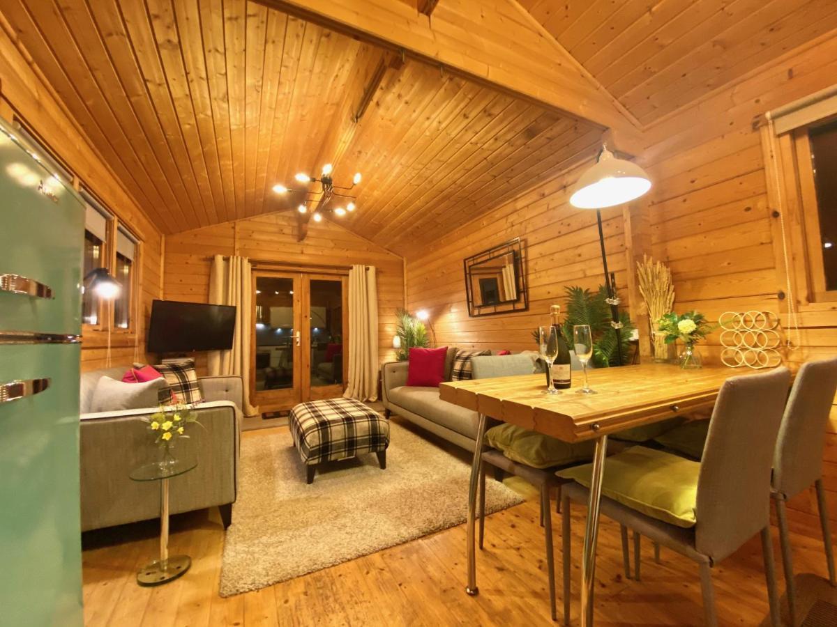 Yealm Cabin Self Catering Log Cabin In Devon With Hot Tub Plymouth Extérieur photo
