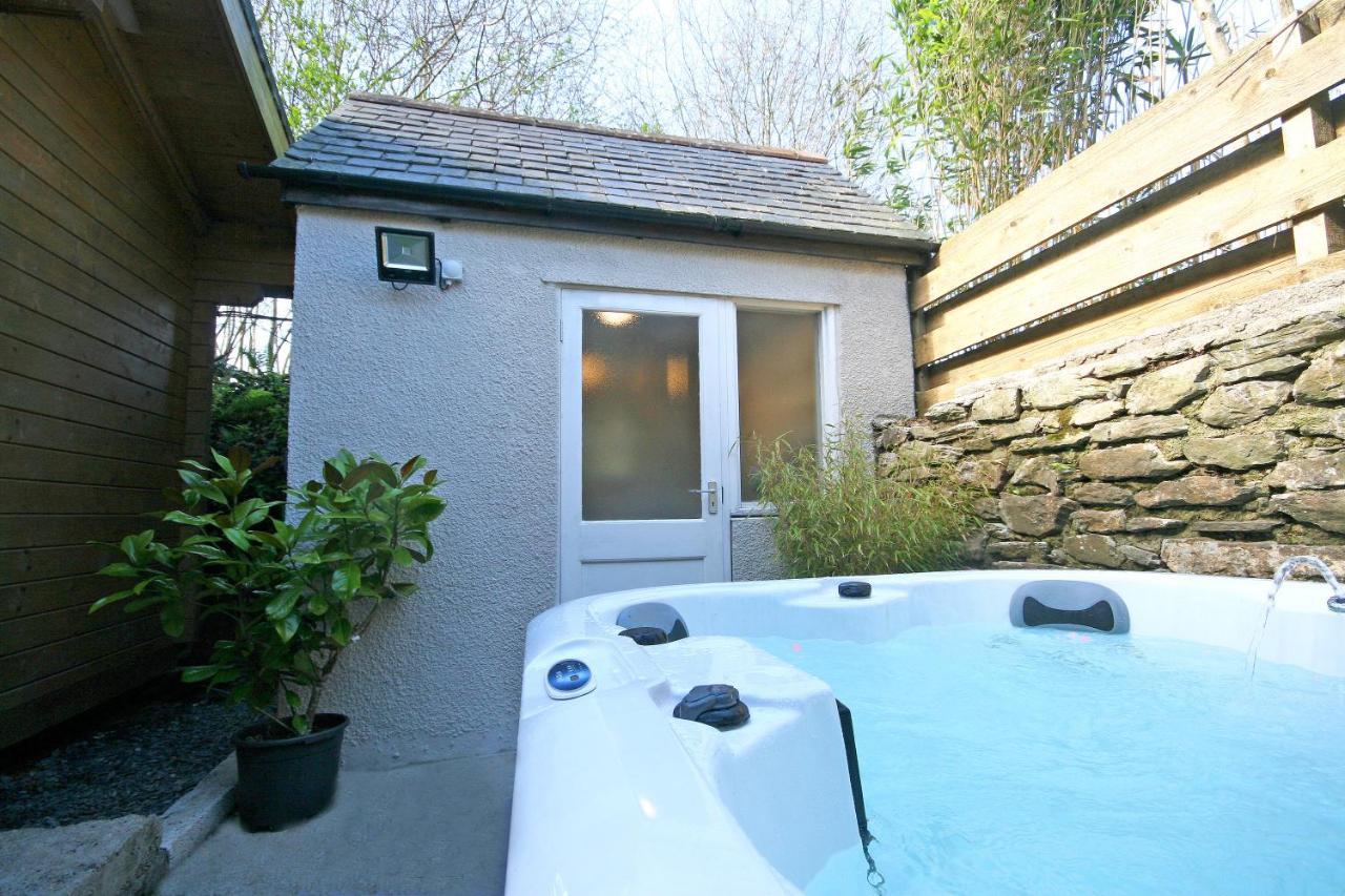 Yealm Cabin Self Catering Log Cabin In Devon With Hot Tub Plymouth Extérieur photo