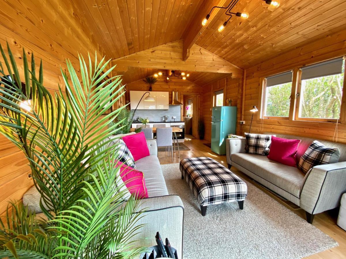 Yealm Cabin Self Catering Log Cabin In Devon With Hot Tub Plymouth Extérieur photo