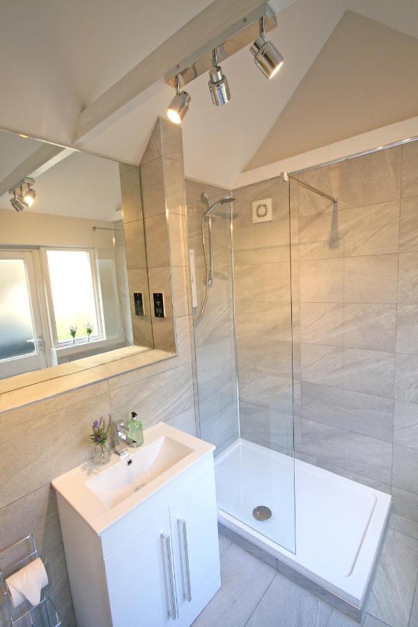 Yealm Cabin Self Catering Log Cabin In Devon With Hot Tub Plymouth Extérieur photo