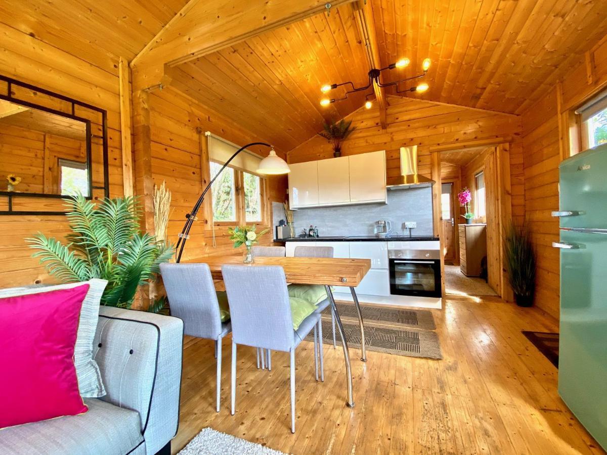 Yealm Cabin Self Catering Log Cabin In Devon With Hot Tub Plymouth Extérieur photo