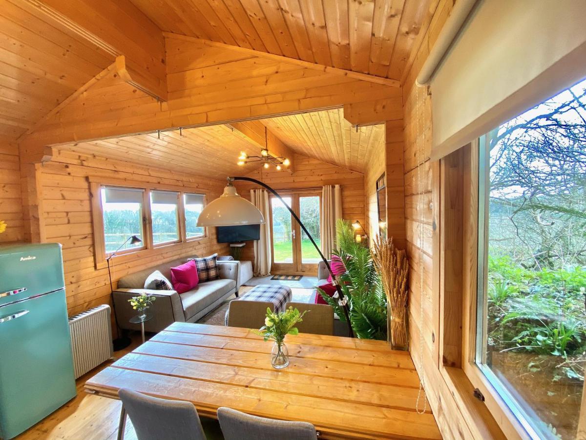 Yealm Cabin Self Catering Log Cabin In Devon With Hot Tub Plymouth Extérieur photo